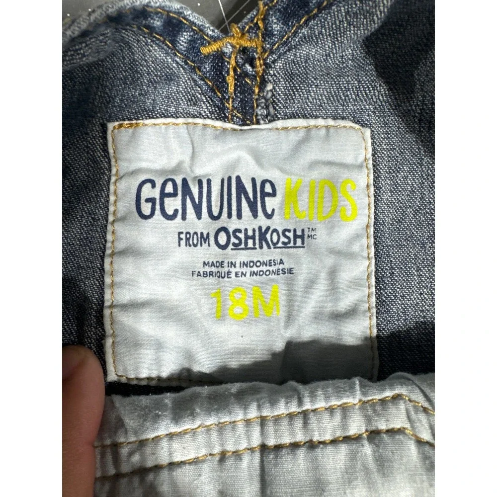 Genuine kids by‎ Oshkosh size 18 months  bib shorttails